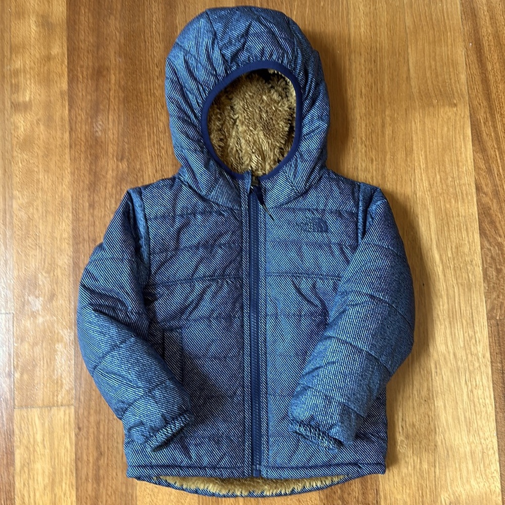 Toddler North Face Blue Kids puffer Jacket with warm lining size 3T